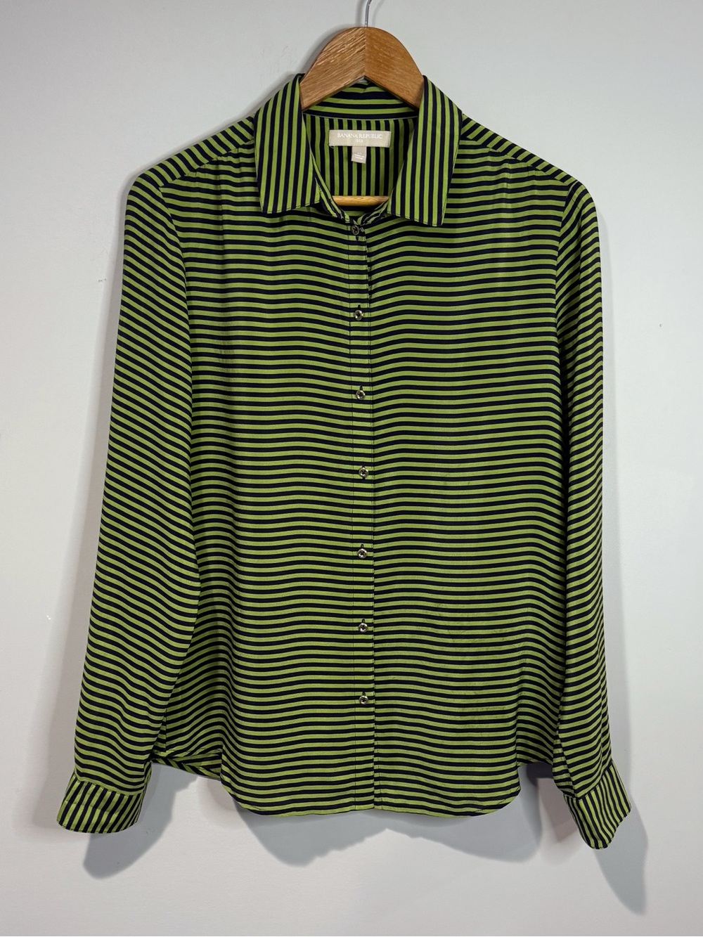 Banana Republic Women's 100% Silk Green & Navy Striped Button Up Blouse Preppy M